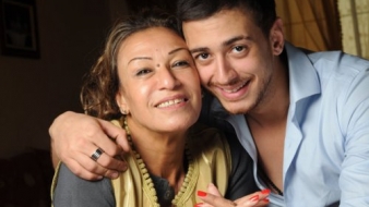 سكــــــــــوب:نزهة الركراكي تعود من باريس إلى المغرب بعد حوالي 3 أشهر على اعتقال ابنها الفنان سعد لمجرد لهذا السبب