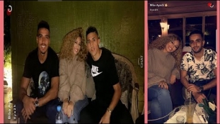 المودل “بيبا عياش”  تثير الشكوك حول علاقتها بأحد الاعبين خلال تواجدها معهم بحفل عشاء خاص بالأسود