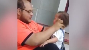 إلقاء القبض على معىذب طفلته في السعودية