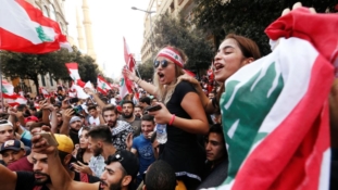 بعد المظاهرات الواسعة : حكومة الحريري تتخد إجراءات جديدة