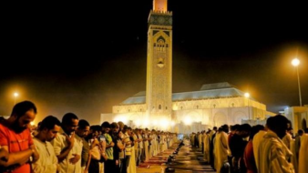 وزارة الأوقاف تنهي الجدل حول صلاة التراويح في رمضان