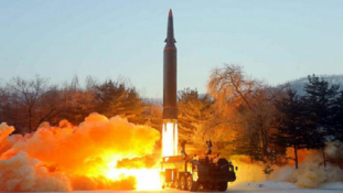 كوريا الشمالية تطلق صاروخا باليستيا باتجاه اليابان