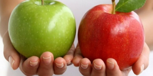 كيف يمكن تقسيم تفاحتين لثلاث اشخاص بالتساوي بضربة سكين واحده؟