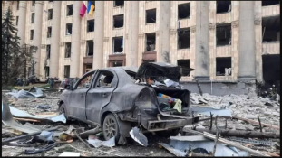 روسيا وأوكرانيا: القوات الروسية تقول إنها سيطرت على خيرسون وإنزال مظلي للاستيلاء على خاركيف المحاصرة