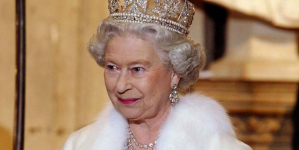 أبناء الملكة إليزابيث وحفيدها يتواجدون معها والوضع “خطير”